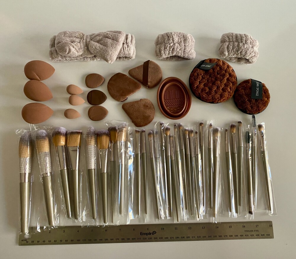 30pc Makeup Brush Set Beauty Blender Sponges Head and Wrist Bands Wash Bag New